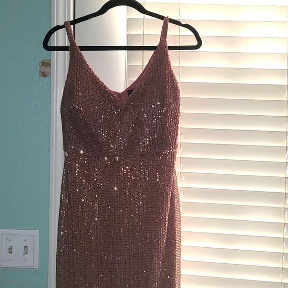 NW GOWN - Picture 1 of 3